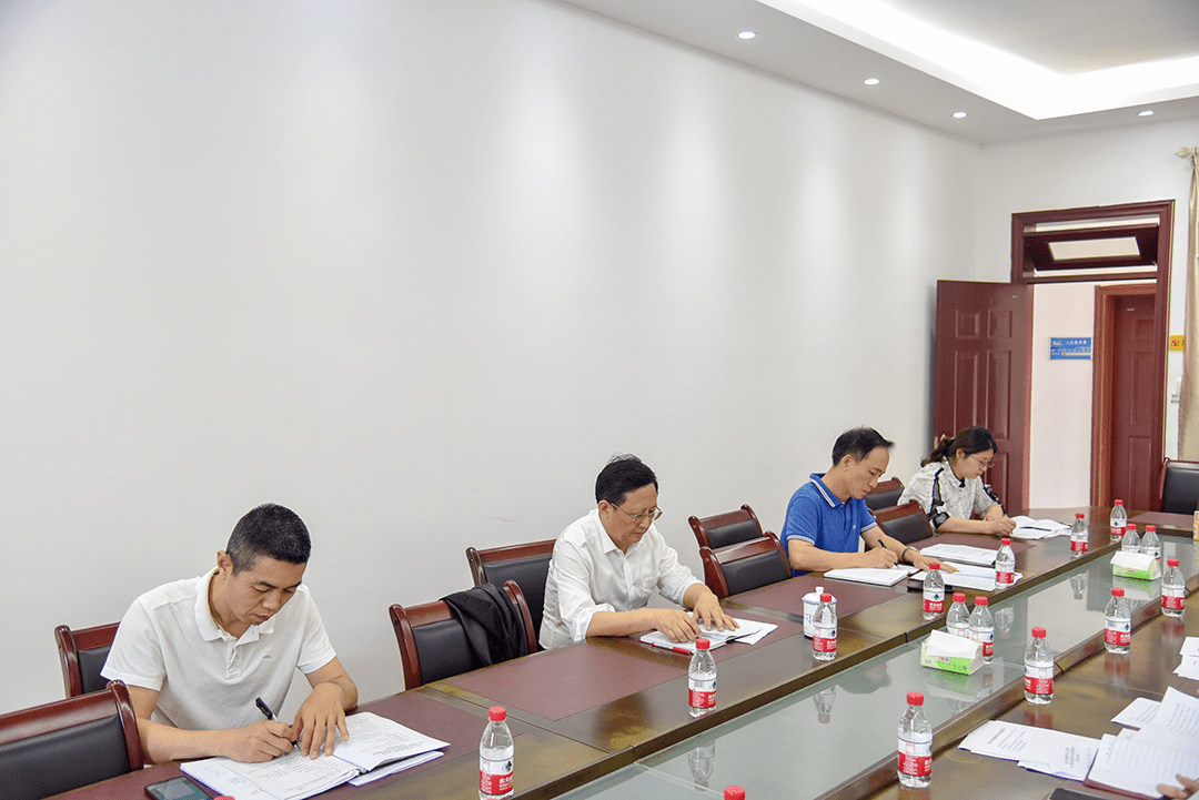 學(xué)校黨委書記張勇華參加機關(guān)第一黨支部組織生活會，深化交流以推動黨建新格局發(fā)展