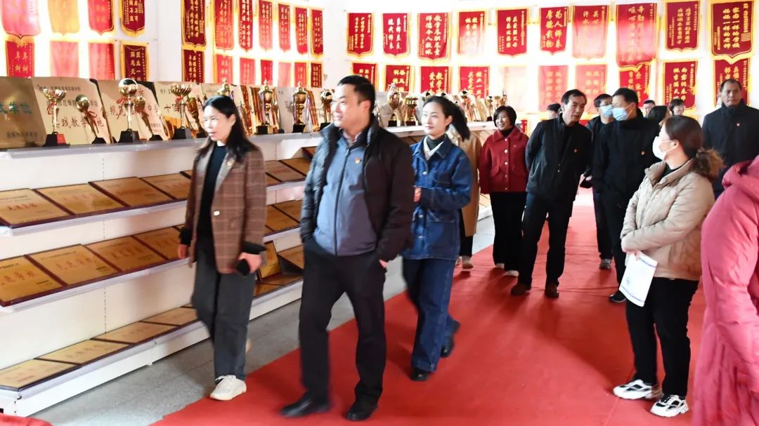 上高街道學苑社區(qū)兩委成員探訪孟津雙語學校書院，深化社區(qū)與教育的融合之旅
