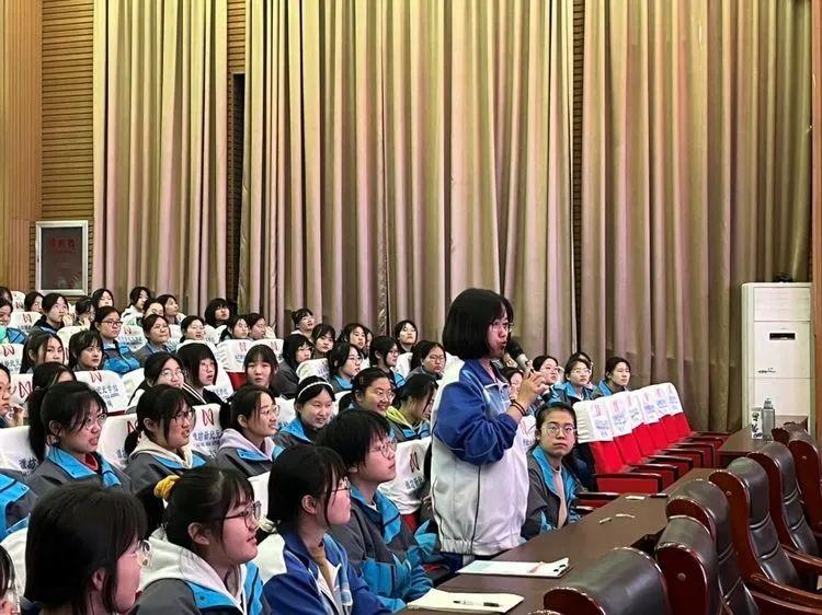 學(xué)校大學(xué)生心理健康教育中心開展女生節(jié)心理健康活動(dòng)