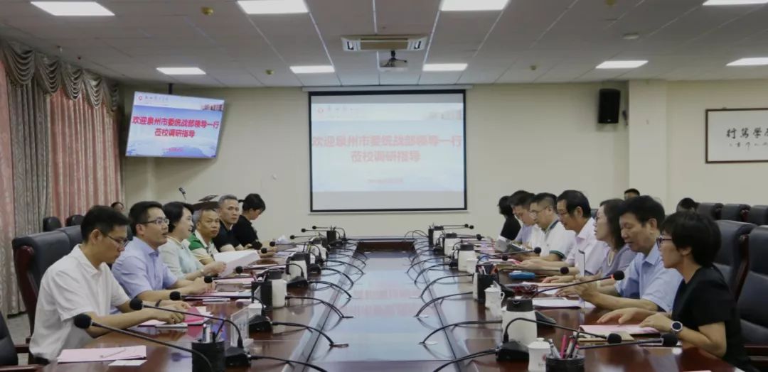 農(nóng)民日?qǐng)?bào)社經(jīng)濟(jì)部調(diào)研指導(dǎo)我校，共謀農(nóng)村經(jīng)濟(jì)發(fā)展新篇章