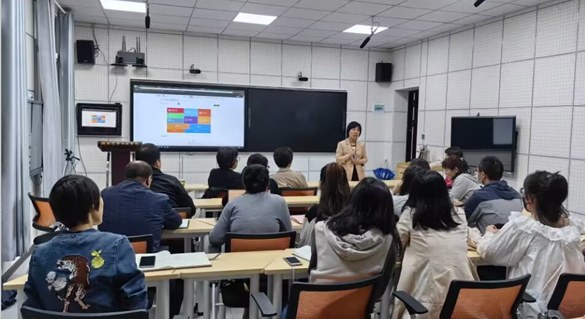學(xué)校舉行一課三融課程建設(shè)培訓(xùn)會——探索新時(shí)代教育融合之路