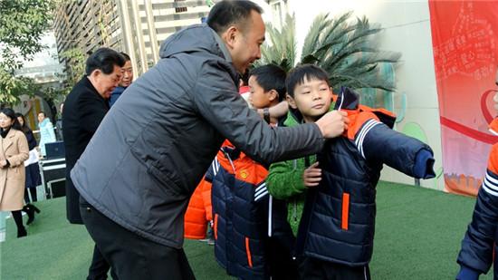 校領(lǐng)導(dǎo)走訪(fǎng)慰問(wèn)暖冬行動(dòng)困難學(xué)生并探訪(fǎng)省派四進(jìn)工作隊(duì)成員——深化情感聯(lián)系，共筑校園溫暖