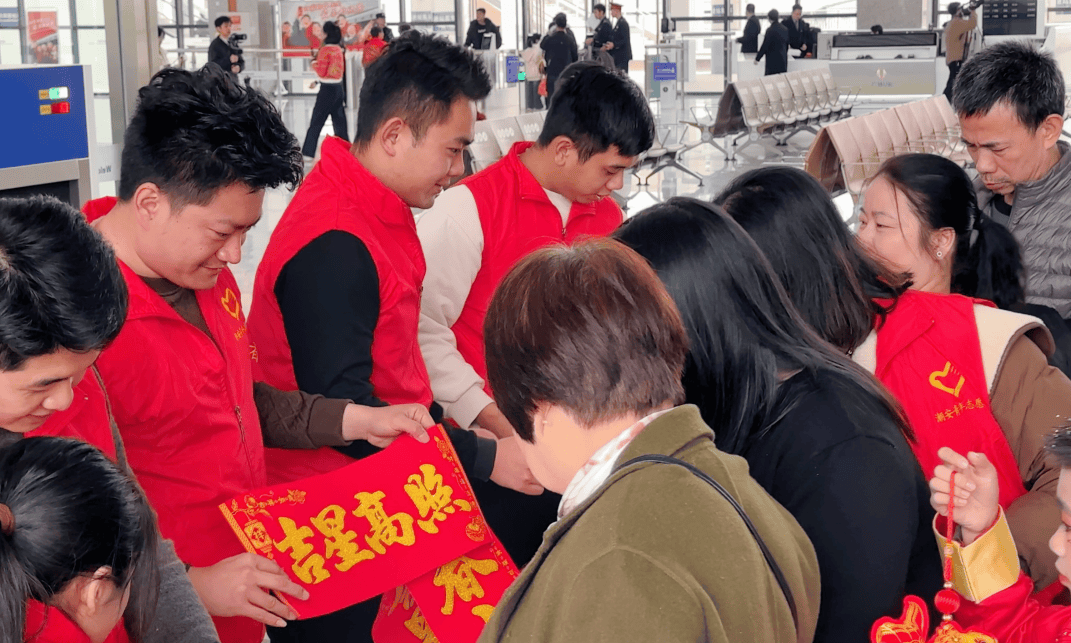 溫暖寒冬，情滿旅途，我校學(xué)子積極投身2025年春運(yùn)暖冬行動(dòng)志愿服務(wù)活動(dòng)
