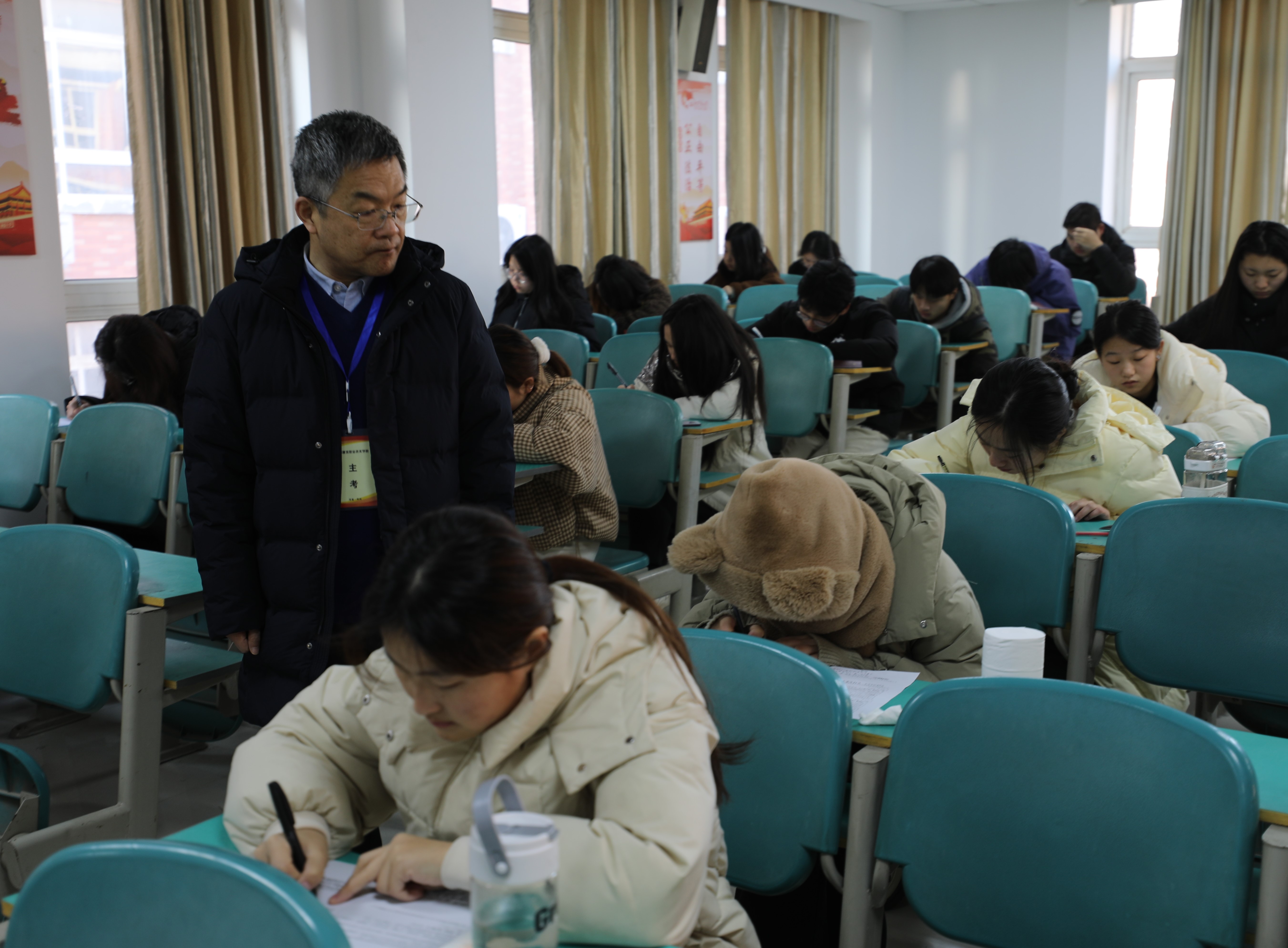 學(xué)校領(lǐng)導(dǎo)檢查學(xué)期期末考試工作，過程、意義與未來展望