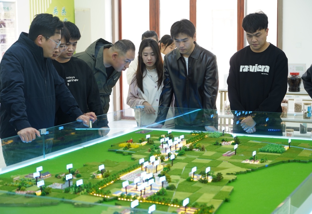 學(xué)校參與泰安市東岳低空經(jīng)濟(jì)應(yīng)用場景發(fā)布及演練基地建設(shè)推進(jìn)活動(dòng)的意義與行動(dòng)