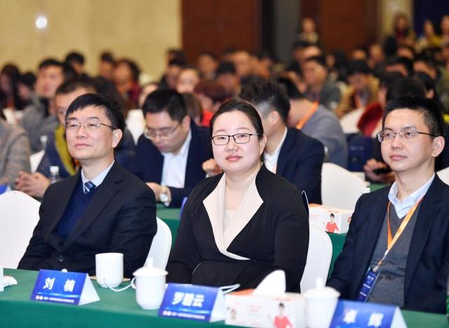 美國國際文教學(xué)會創(chuàng)始人及執(zhí)行長黃麗娟女士來校參觀交流