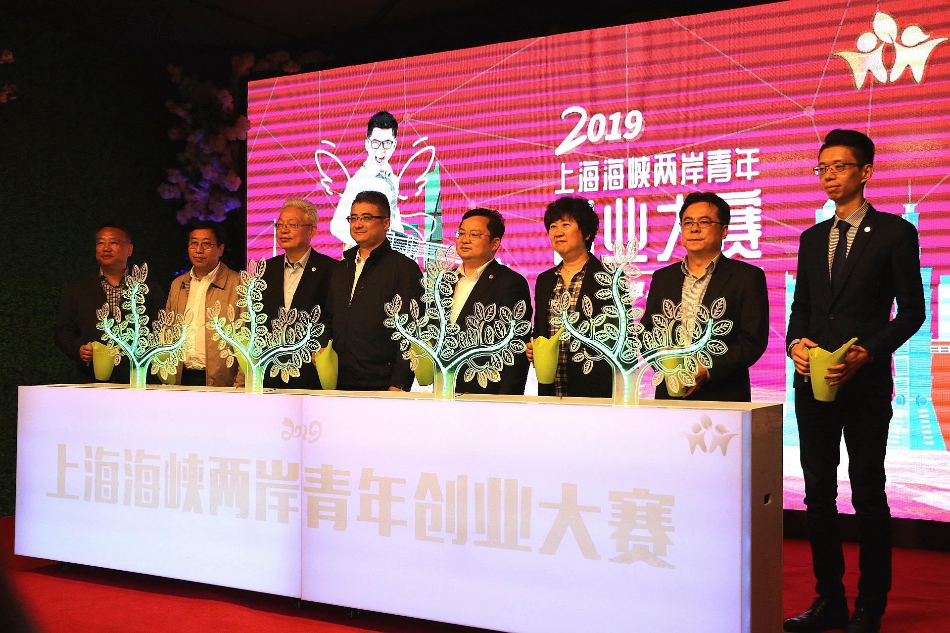學(xué)校教學(xué)工坊專家培訓(xùn)暨青年教師第二輪PK賽，探索卓越教育新征程