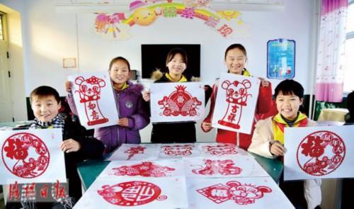 學(xué)校受邀參加泰安市非遺進(jìn)社區(qū)暨孟津雙語學(xué)校區(qū)年度非遺在社區(qū)試點(diǎn)工作展示展演活動(dòng)紀(jì)實(shí)