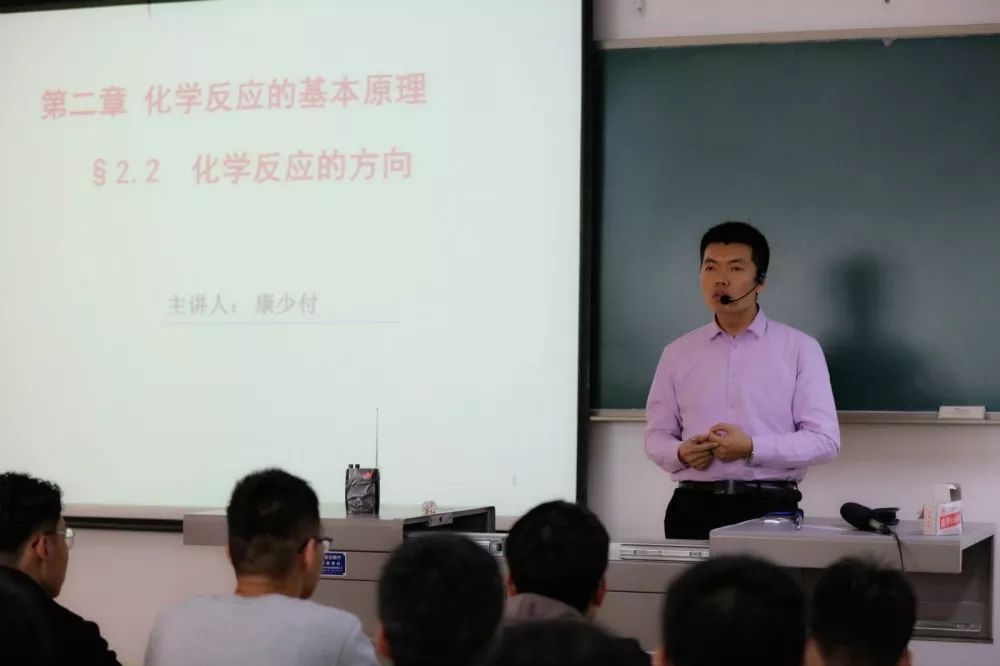 學(xué)校舉辦課程思政教學(xué)比賽與青年教師教學(xué)大賽，激發(fā)教育活力培育新時(shí)代人才風(fēng)采展