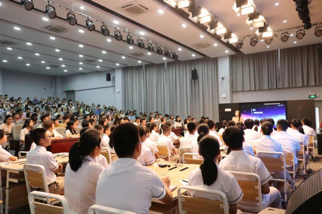 我院首屆心理健康教師教學(xué)技能比賽順利展開