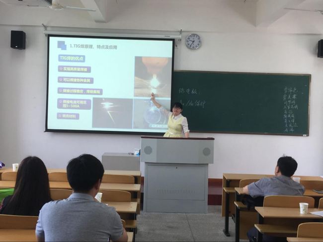 我院首屆心理健康教師教學(xué)技能比賽順利展開