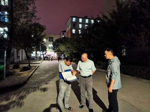 崔耕虎院長(zhǎng)夜查學(xué)院安全工作