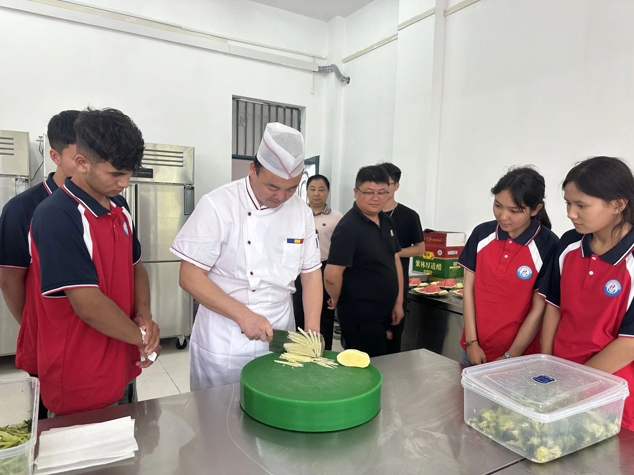 學(xué)院組織岳普湖中職校學(xué)生開展專業(yè)教學(xué)實(shí)踐活動(dòng)