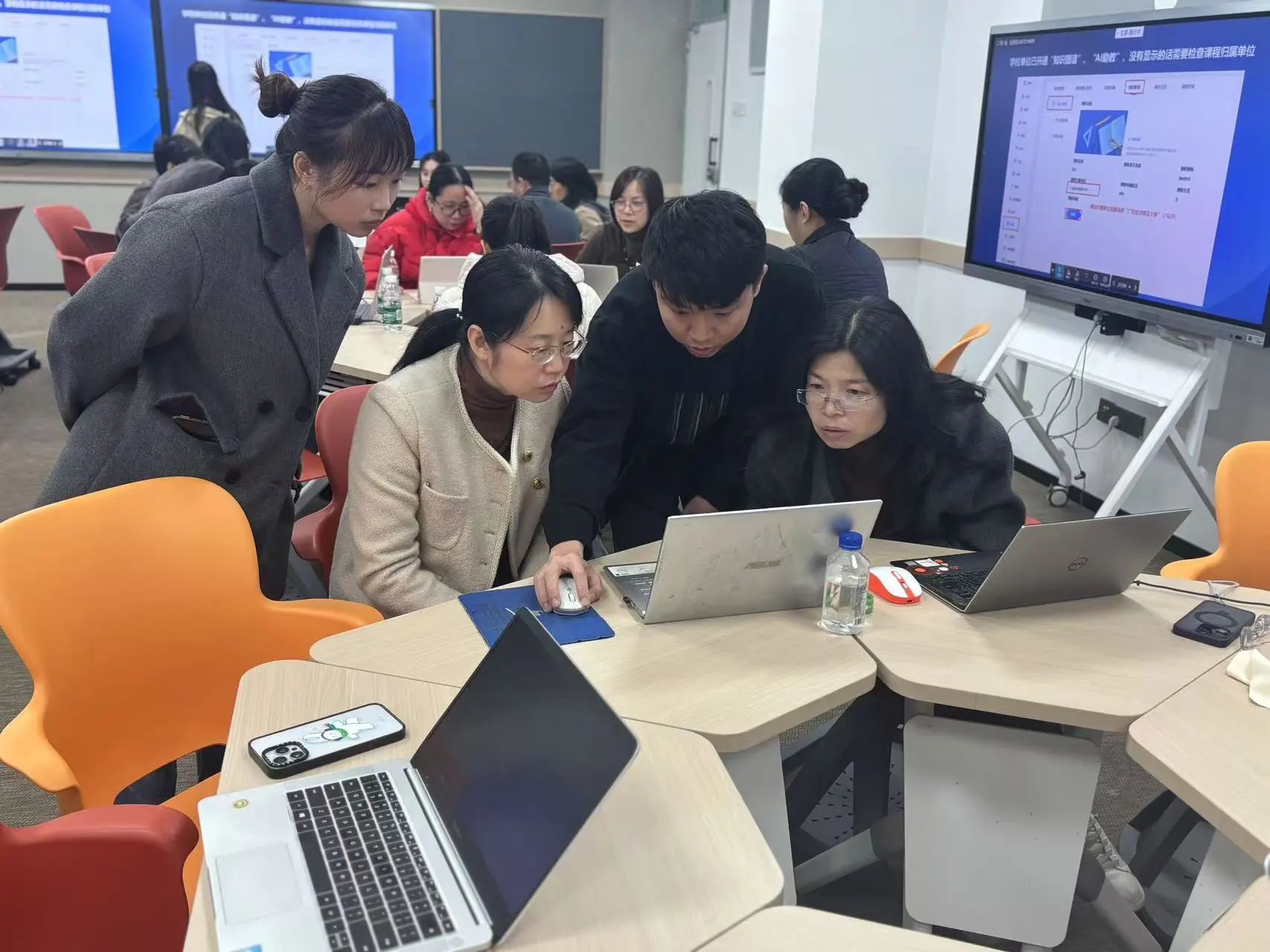 學(xué)院舉辦數(shù)字教育理念下的課程知識圖譜設(shè)計與建設(shè)培訓(xùn)交流會