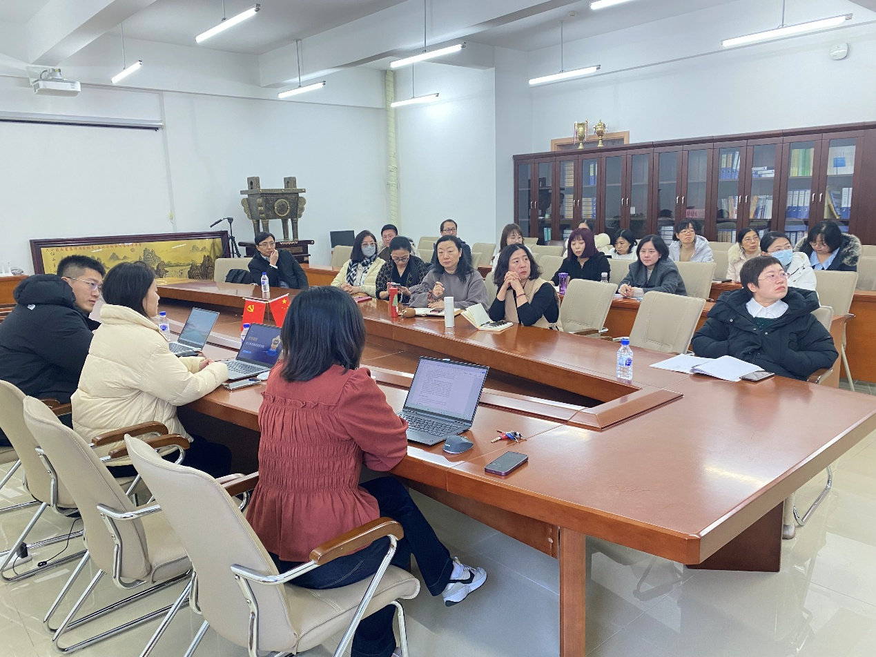 學(xué)院召開基于數(shù)字教育理念的課程知識圖譜設(shè)計與建設(shè)培訓(xùn)交流會