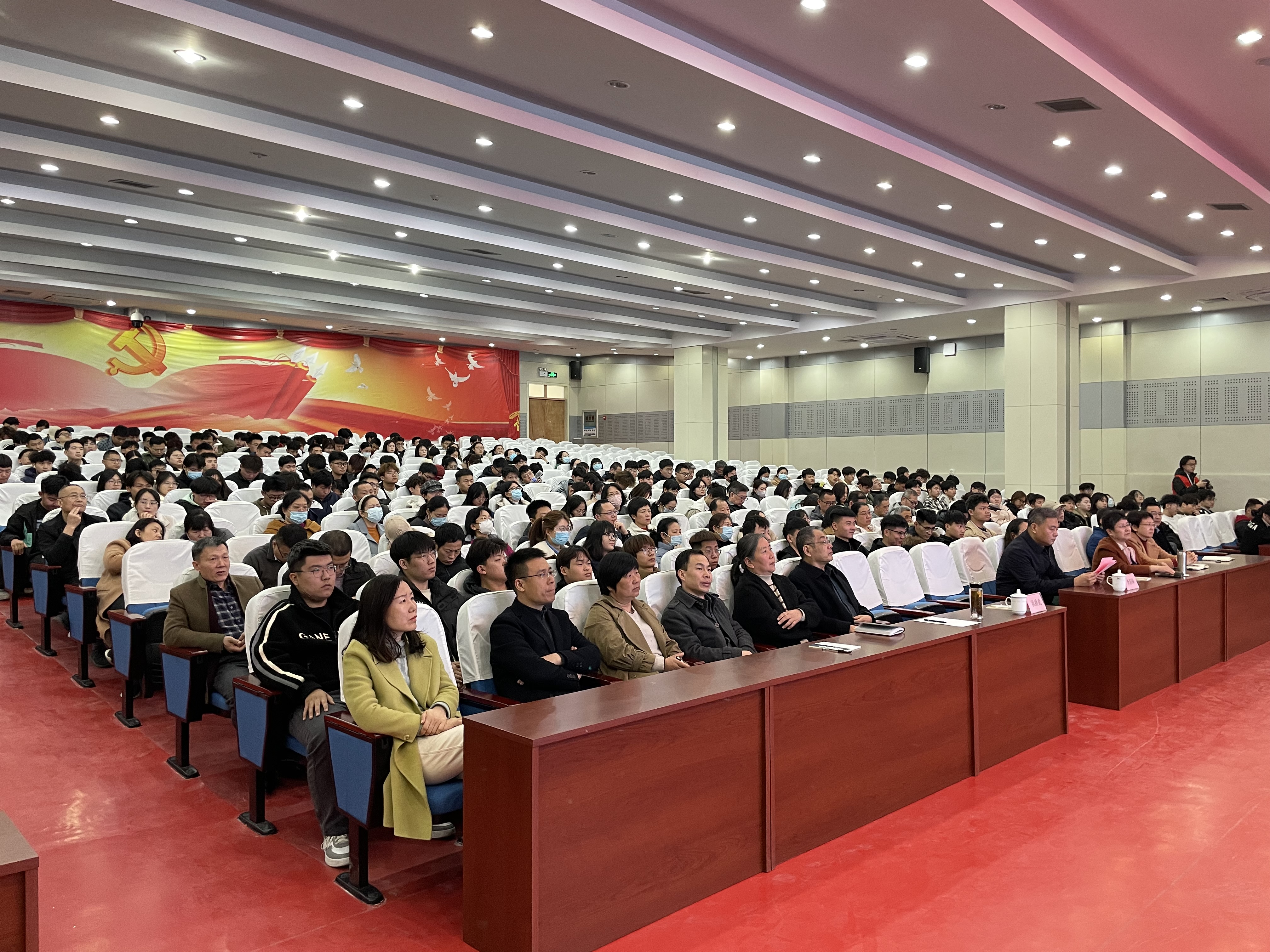 陳清奎教授專題報(bào)告，探索教學(xué)改革新模式
