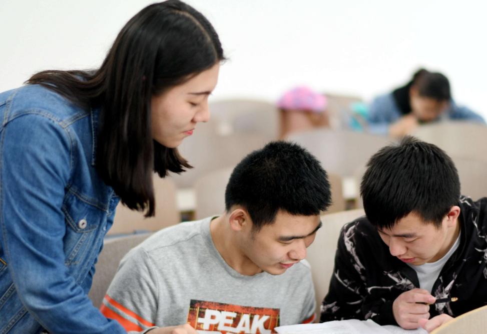 學院團委召開2023年度學生會工作述職評議會，以評亮績，以述促干