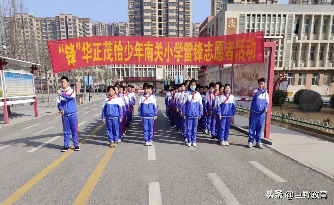 鋒華正茂恰青春，學(xué)院團(tuán)委組織青年志愿者開(kāi)展發(fā)揚(yáng)雷鋒精神 傳承榜樣力量學(xué)雷鋒志愿服務(wù)活動(dòng)
