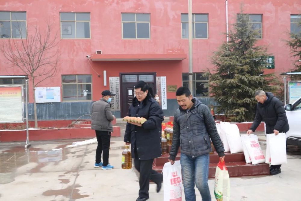 民盟孟津雙語學校職業(yè)技術學院支部重陽慰問亓家灘村活動紀實