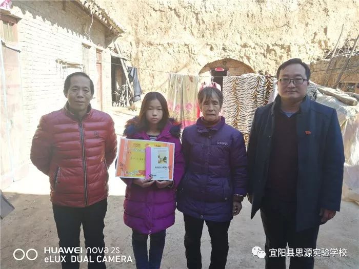 民盟孟津雙語學(xué)校職業(yè)技術(shù)學(xué)院支部赴亓家灘村開展重陽慰問送溫暖活動紀(jì)實