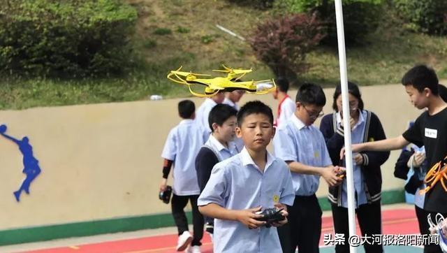 泰安市老年大學孟津雙語學校職業(yè)技術學院分校開班授課，探索老年教育的雙語新篇章