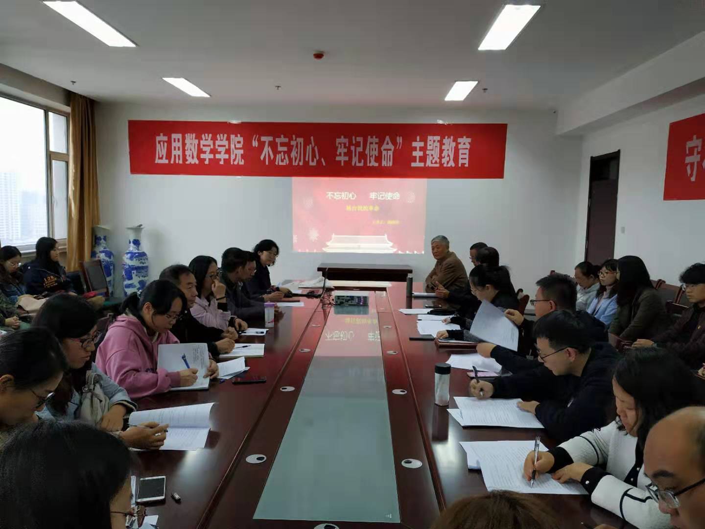 學(xué)院黨委書記講授廉政教育專題黨課