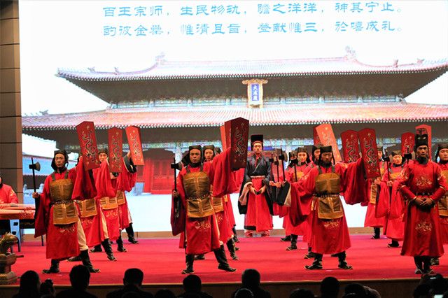 孟津雙語(yǔ)學(xué)校雅樂(lè)團(tuán)受邀參加岱廟國(guó)潮文化季，音樂(lè)與文化的完美融合
