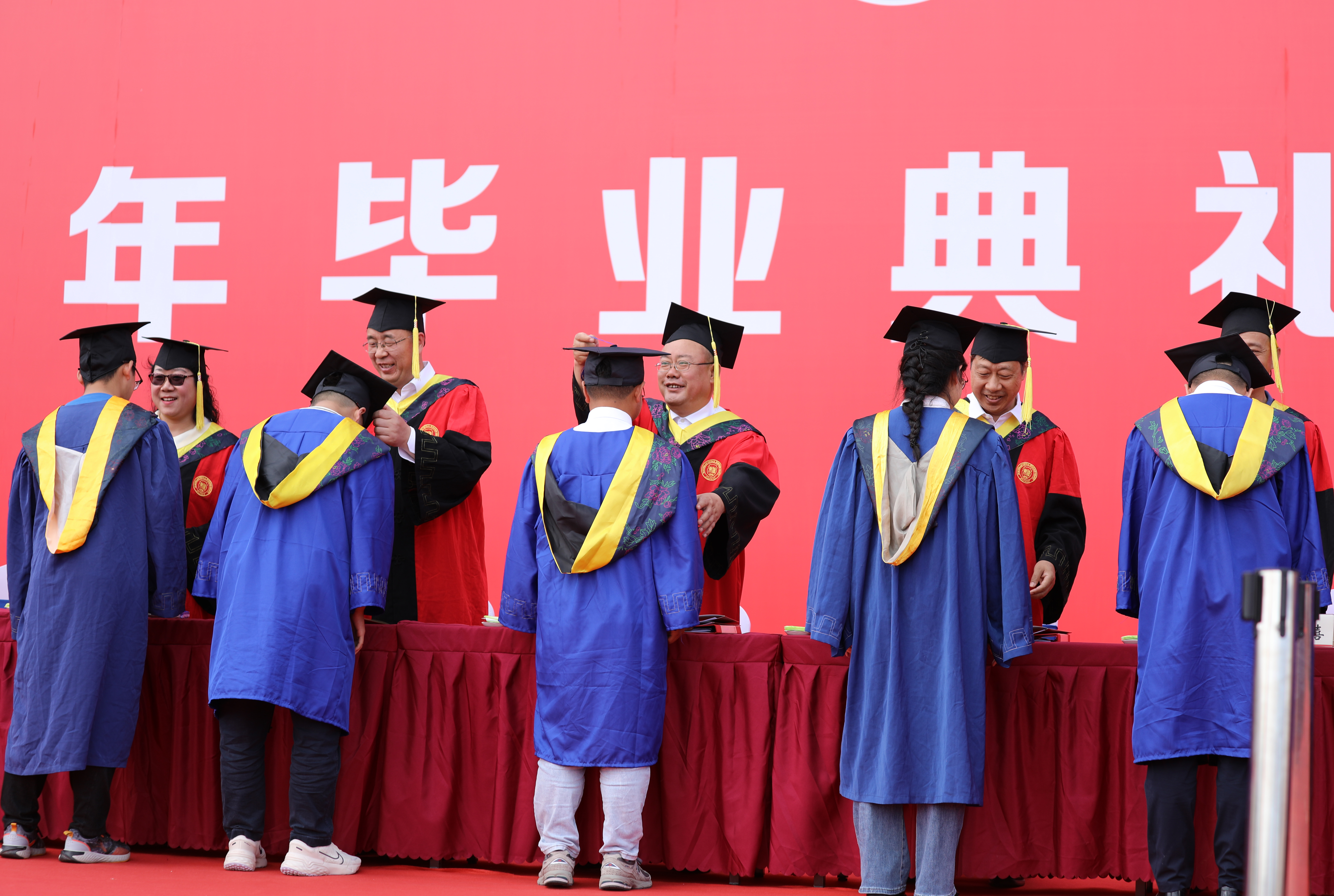 榮耀時(shí)刻，我院舉行盛大2023屆畢業(yè)生畢業(yè)典禮，共鑒未來新篇章