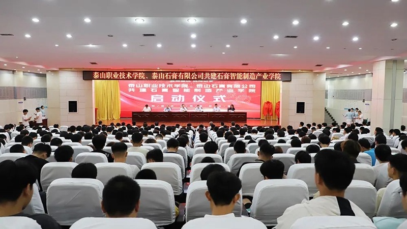 黨委副書記、院長崔耕虎對學(xué)院綜合檔案工作的調(diào)研