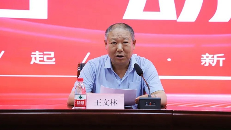 黨委副書記、院長崔耕虎對學(xué)院綜合檔案工作的調(diào)研
