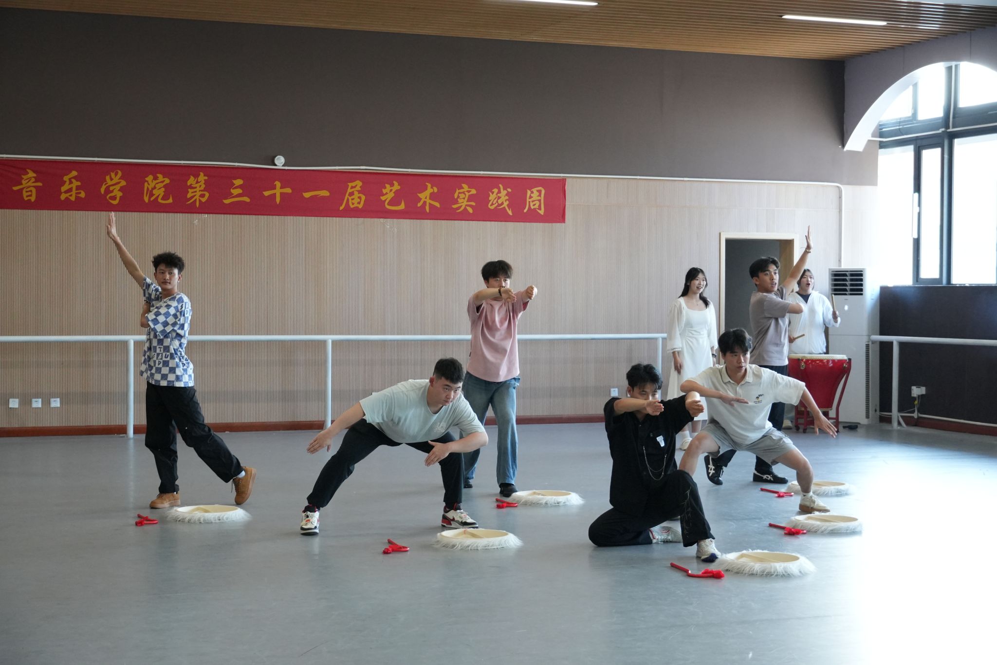 學(xué)院教育與藝術(shù)系團隊在全省高校師生基本功大賽中喜獲佳績