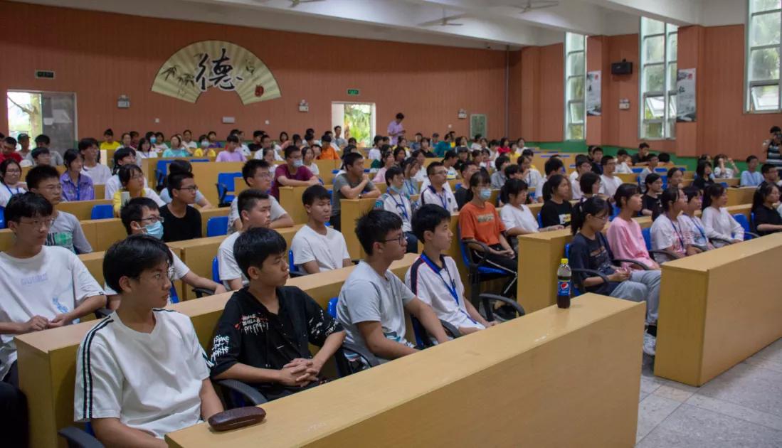 學(xué)院舉辦國家安全知識專題講座，強化學(xué)生國家安全意識教育