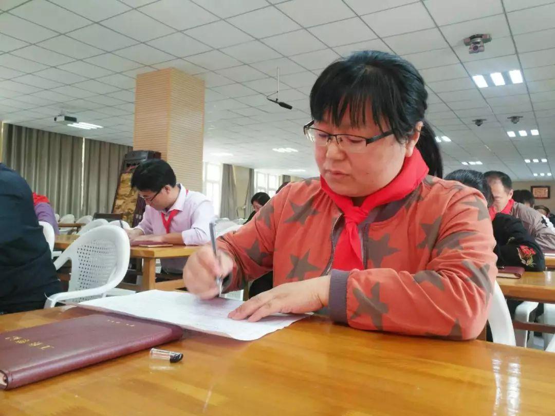 學(xué)院開展高校輔導(dǎo)員專業(yè)成長與幸福人生輔導(dǎo)員工作大講堂