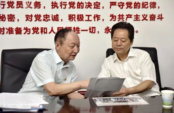 學(xué)院領(lǐng)導(dǎo)崔耕虎慰問基層，暖心走訪慰問駐村第一書記及困難群眾，關(guān)懷老黨員與退休老領(lǐng)導(dǎo)