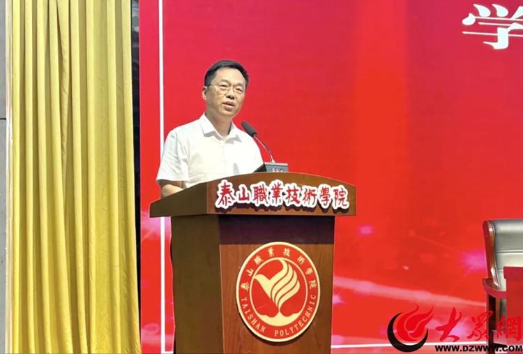 學(xué)院黨委副書記、院長崔耕虎一行深入基層，慰問駐村第一書記及困難群眾，走訪老黨員與退休老領(lǐng)導(dǎo)