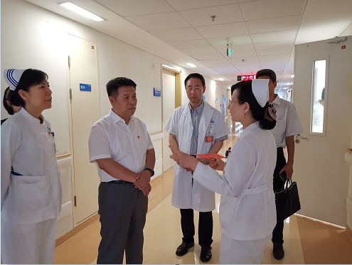 學(xué)院黨委副書記、院長崔耕虎一行深入基層，慰問駐村第一書記及困難群眾，走訪老黨員與退休老領(lǐng)導(dǎo)
