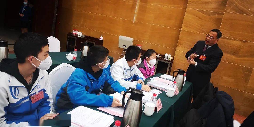 我院政協(xié)委員參加市政協(xié)十四屆二次會(huì)議展現(xiàn)參政議政風(fēng)采