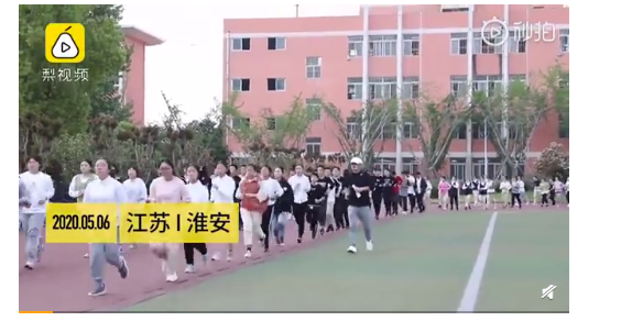 新華每日電訊刊發(fā)我院報道，孟津雙語學校腳下的職業(yè)學院——三鏈融合打造創(chuàng)業(yè)就業(yè)搖籃