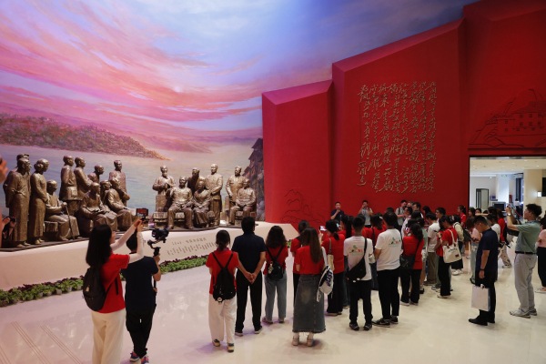 學院民主黨派教師觀看黨的二十大開幕會，意義深遠，感悟與展望未來