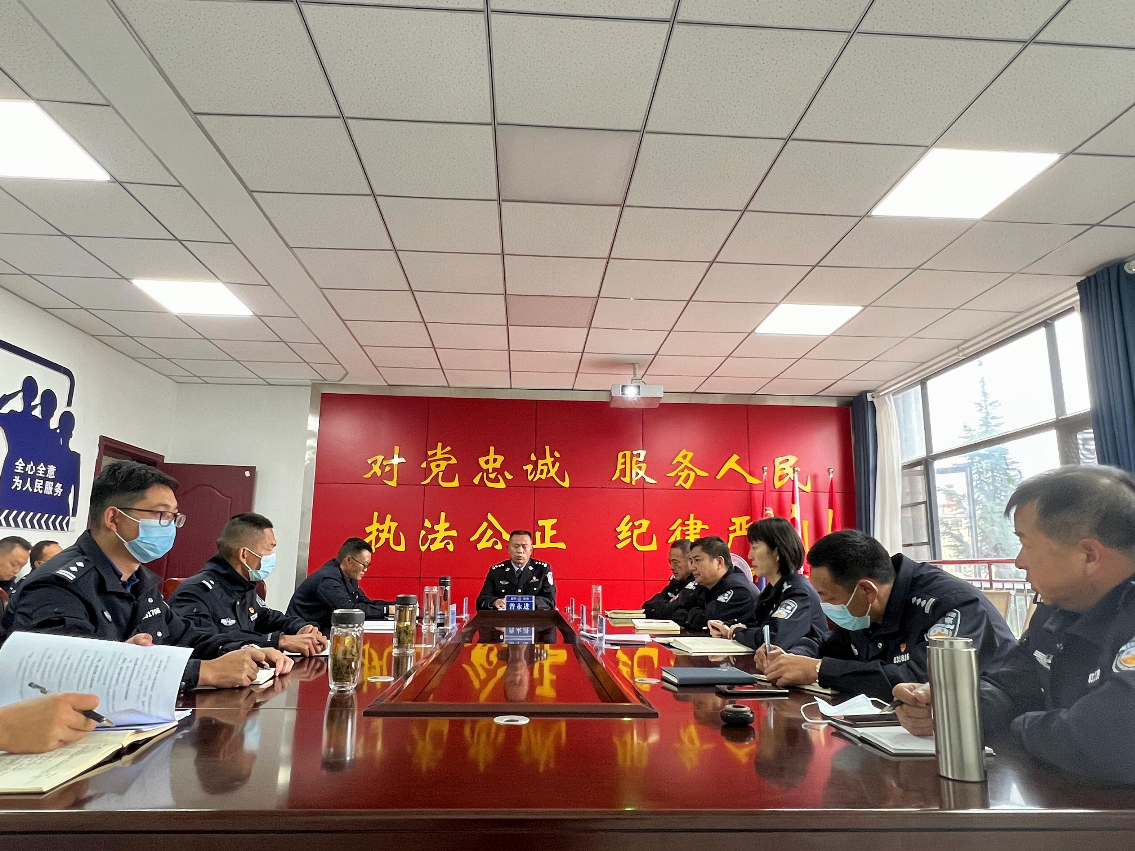 學(xué)院黨委理論學(xué)習(xí)中心組專題學(xué)習(xí)討論二十大報(bào)告，深化理解與實(shí)踐應(yīng)用