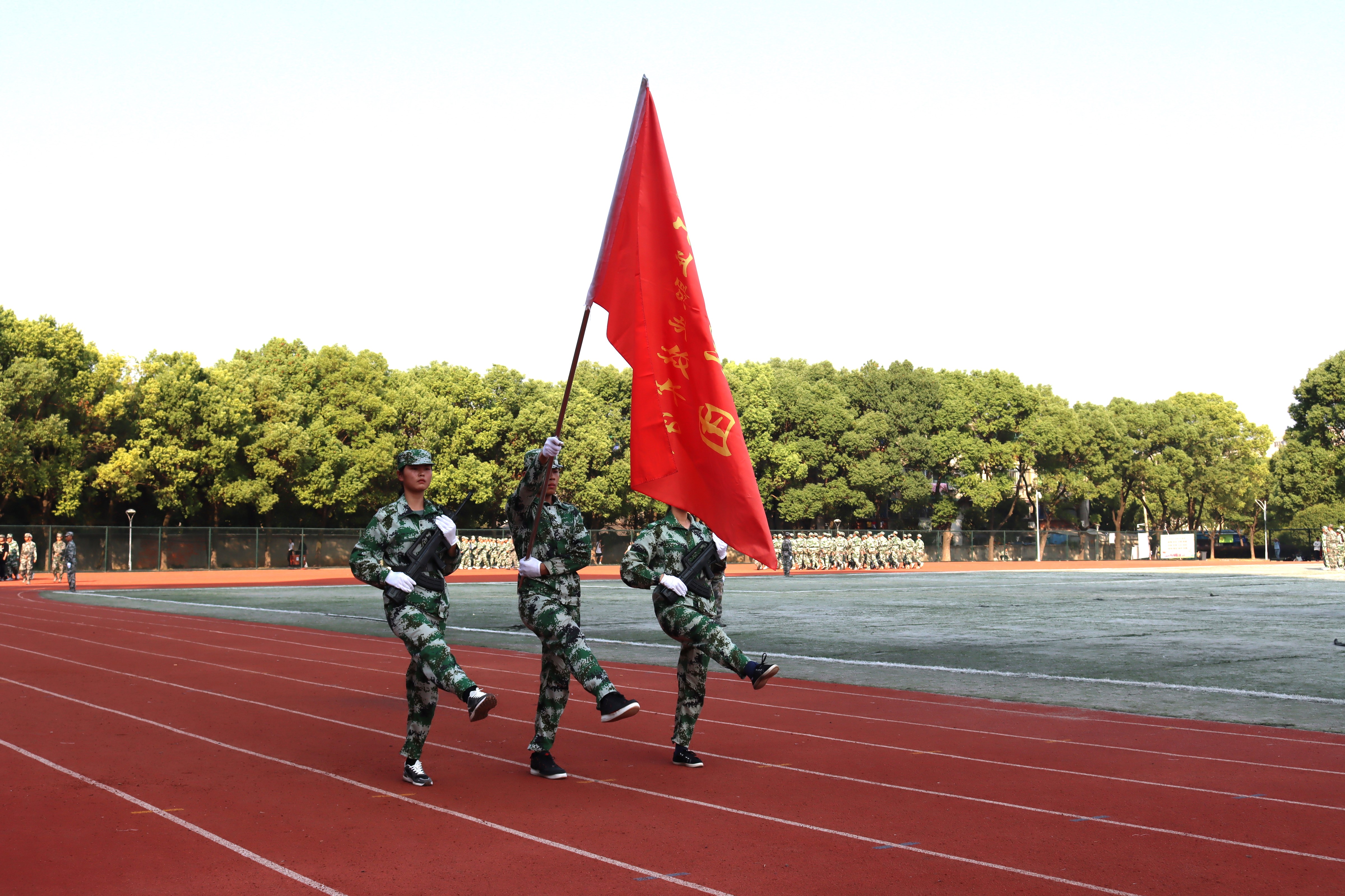 我院舉行2022年新生軍訓(xùn)閉訓(xùn)式，磨礪青春，揚(yáng)帆起航