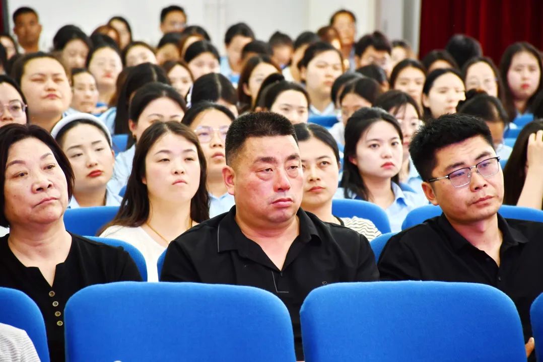 孟津雙語學校職業(yè)技術(shù)學院作風整頓與師德師風警示教育大會啟動