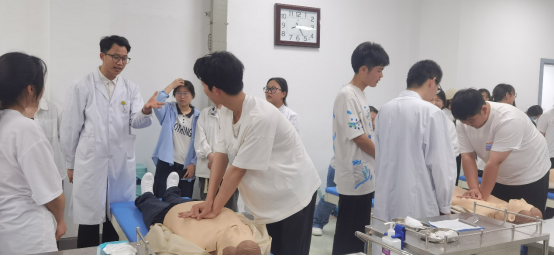 學(xué)院團委舉辦急救技能知識講座，守護生命，傳遞溫暖情系學(xué)子