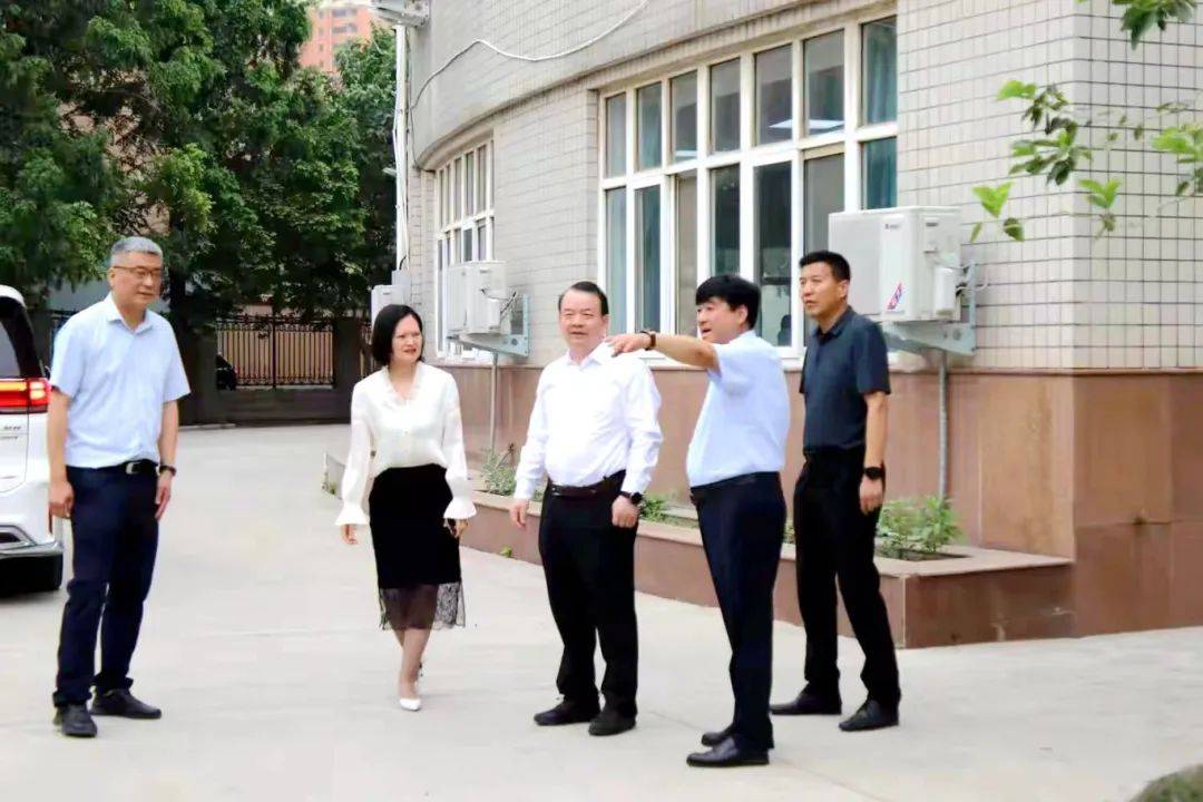市委常委宣傳部長(zhǎng)劉洪海教師節(jié)走訪慰問(wèn)，提振人心鼓舞士氣
