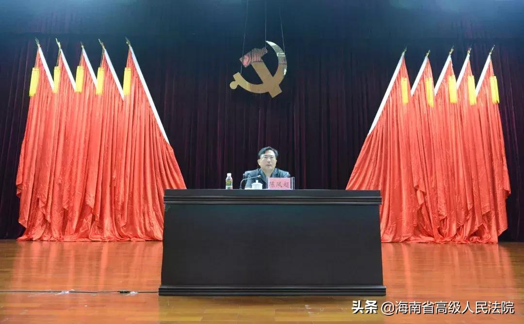 學(xué)院召開廉政談話會暨黨課，深化廉政建設(shè)，筑牢思想防線——聚焦副科級以上干部廉政教育會議