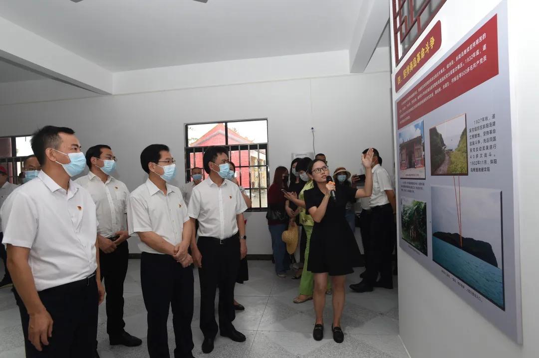 我院開展黨史紅色教育基地暨思想政治理論課實踐基地揭牌活動