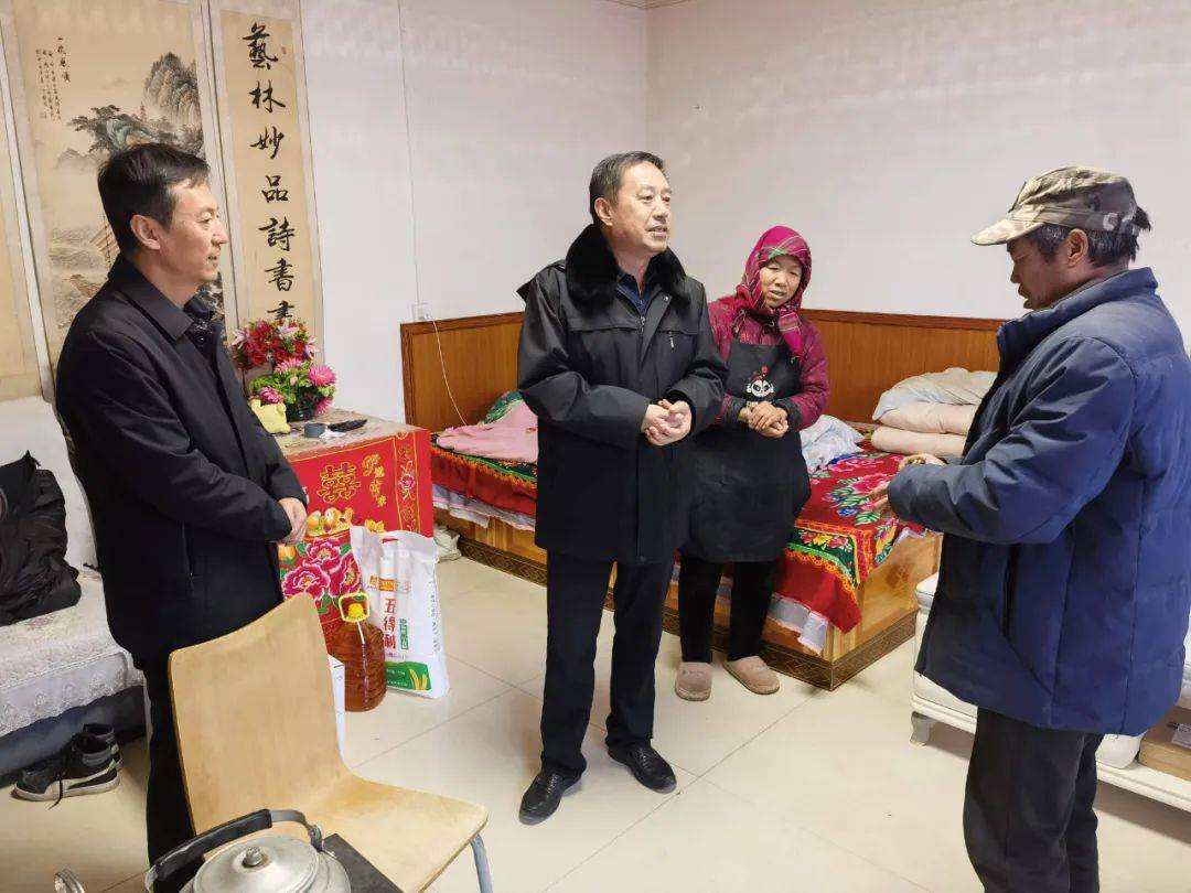 院長(zhǎng)畢于民春節(jié)期間走訪慰問(wèn)學(xué)院駐村工作組，溫暖傳遞，共筑新春希望
