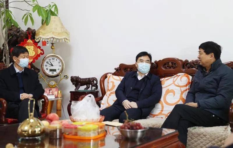 院長(zhǎng)畢于民春節(jié)期間走訪慰問(wèn)學(xué)院駐村工作組，溫暖傳遞，共筑新春希望