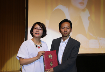 學(xué)院黨委書記張勇華為學(xué)生上形勢(shì)政策課