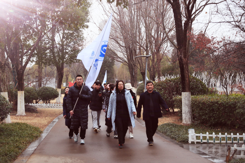 教育與藝術(shù)分會與基礎(chǔ)分會聯(lián)合健步走活動，共融共生，邁向健康未來